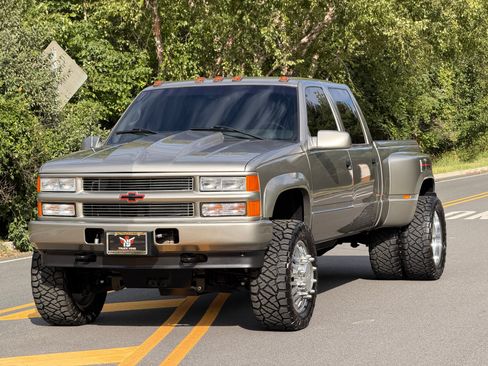 Used 1999 Chevrolet Silverado 3500 4x4 Crew Cab w/ Preferred Equipment Group 3 image 4