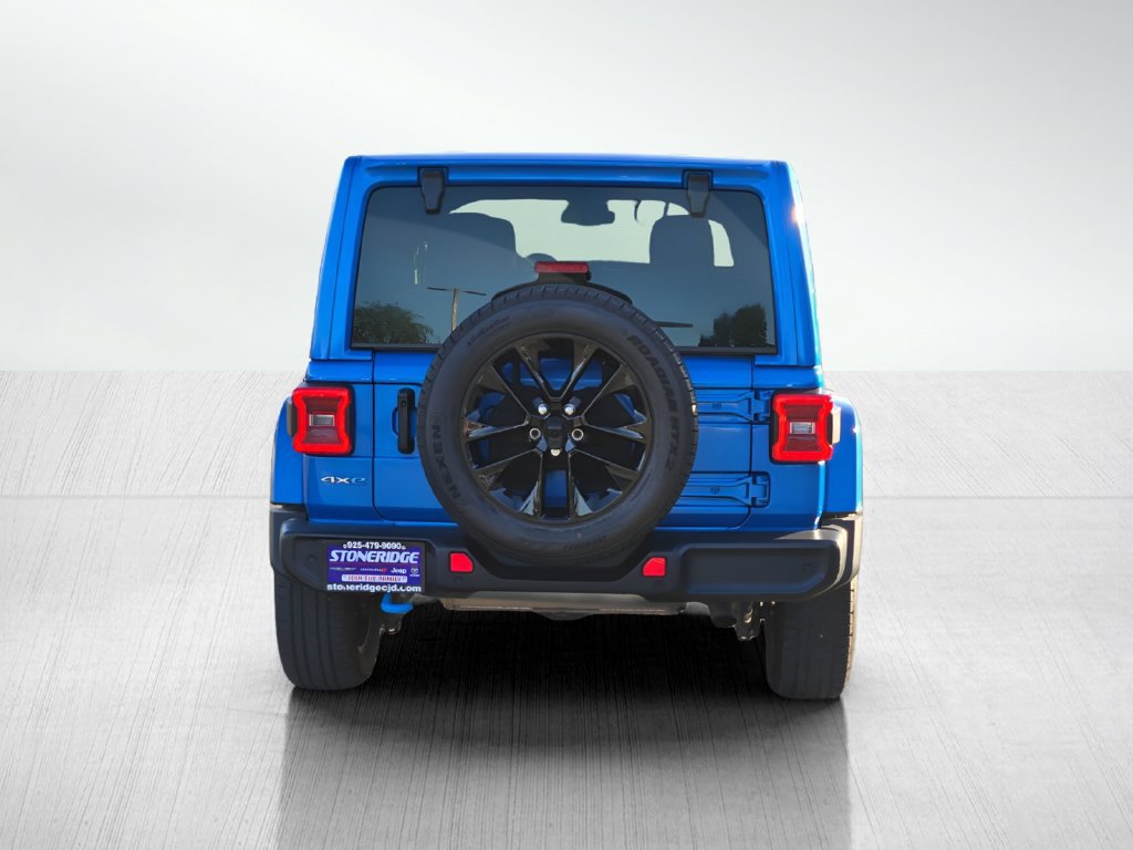 Used 2024 Jeep Wrangler Unlimited Sahara w/ Technology Group AWD/4WD image 5