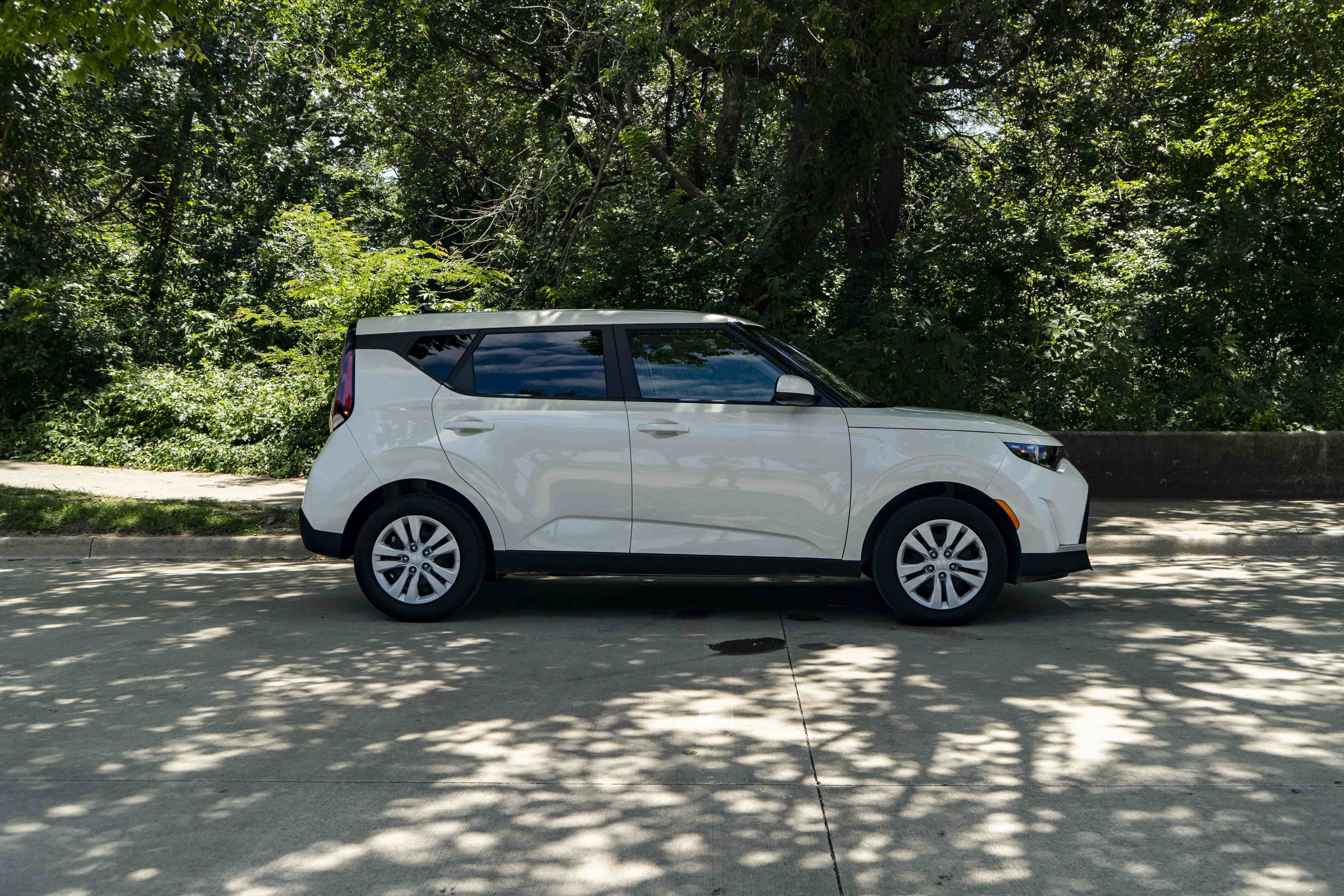 Used 2025 Kia Soul LX FWD image 9