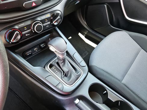 Used 2025 Kia Soul LX w/ LX Technology Package FWD image 20