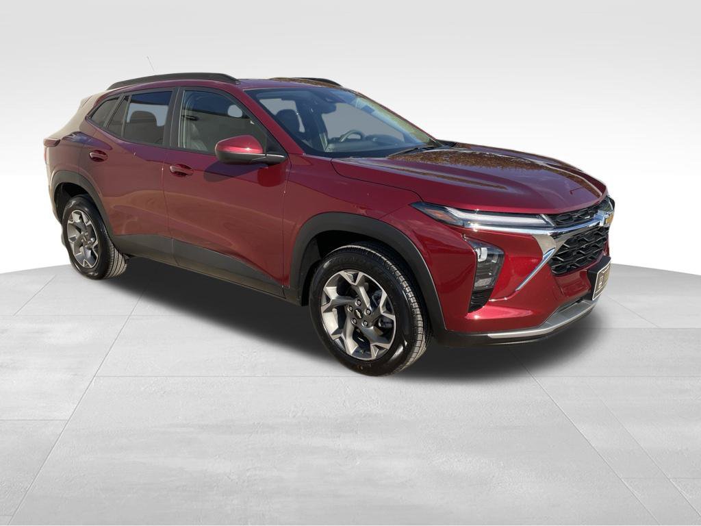 Used 2025 Chevrolet Trax LT FWD image 3