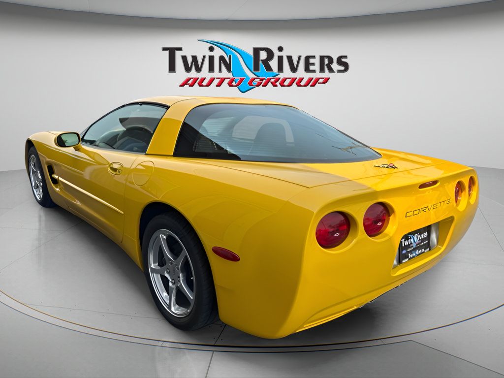 Used 2004 Chevrolet Corvette Coupe w/ Preferred Equipment Group RWD image 2