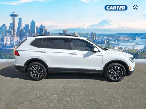 Used 2021 Volkswagen Tiguan SE FWD image 2