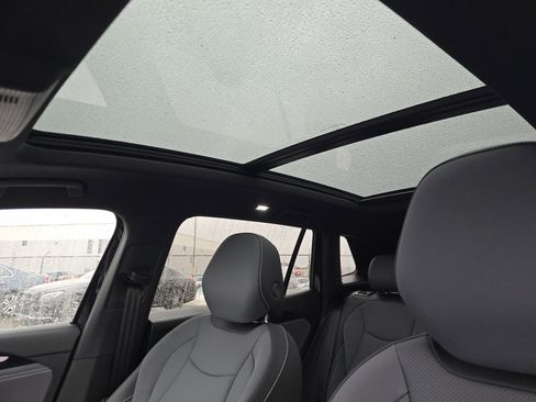 New 2026 Volkswagen Tiguan SE R-Line image 9