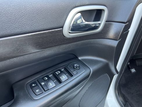 Used 2018 Jeep Grand Cherokee Altitude image 25