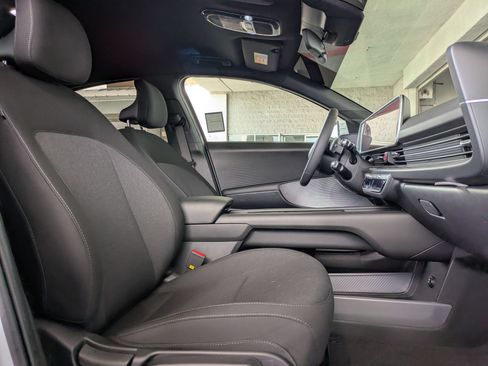 Certified 2025 Hyundai Ioniq 6 SE RWD image 11