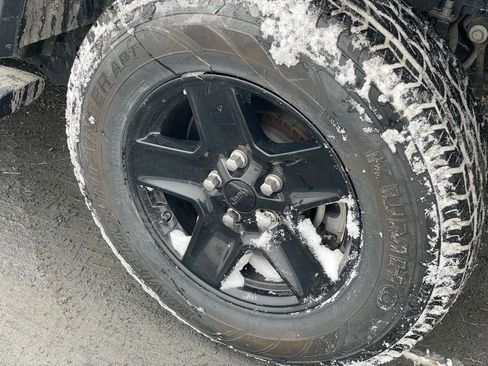 Used 2021 Jeep Gladiator Sport image 29