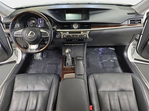 Used 2016 Lexus ES 350 w/ Luxury Package w/Wood Trim image 10