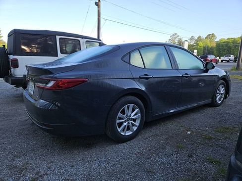 Used 2025 Toyota Camry LE image 5