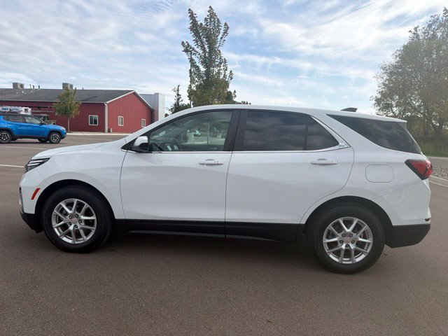 Used 2024 Chevrolet Equinox LT FWD image 2