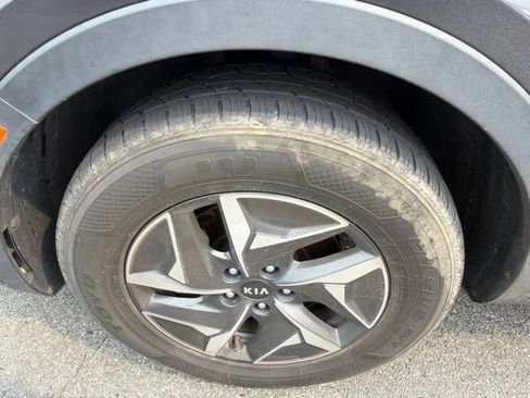 Used 2021 Kia Sorento S FWD image 11