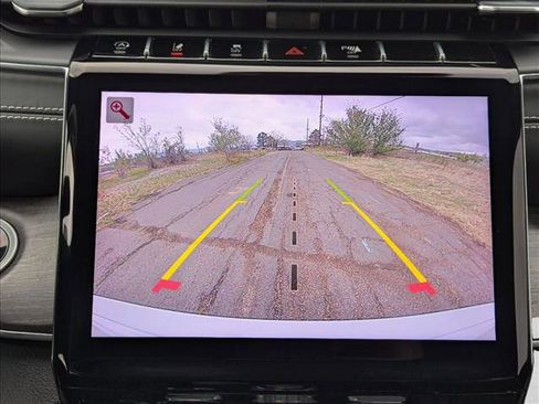 Used 2022 Jeep Grand Cherokee Overland w/ Luxury Tech Group IV AWD/4WD image 13