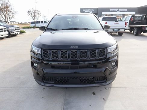 New 2026 Jeep Compass Latitude image 9