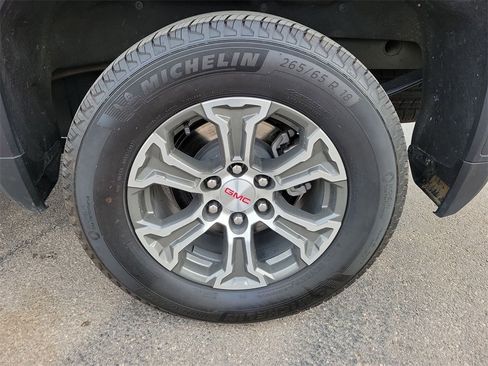 Used 2024 GMC Sierra 1500 SLT image 11