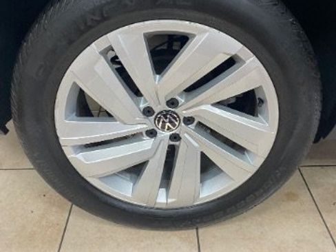 Used 2022 Volkswagen Atlas Cross Sport SE AWD/4WD image 30