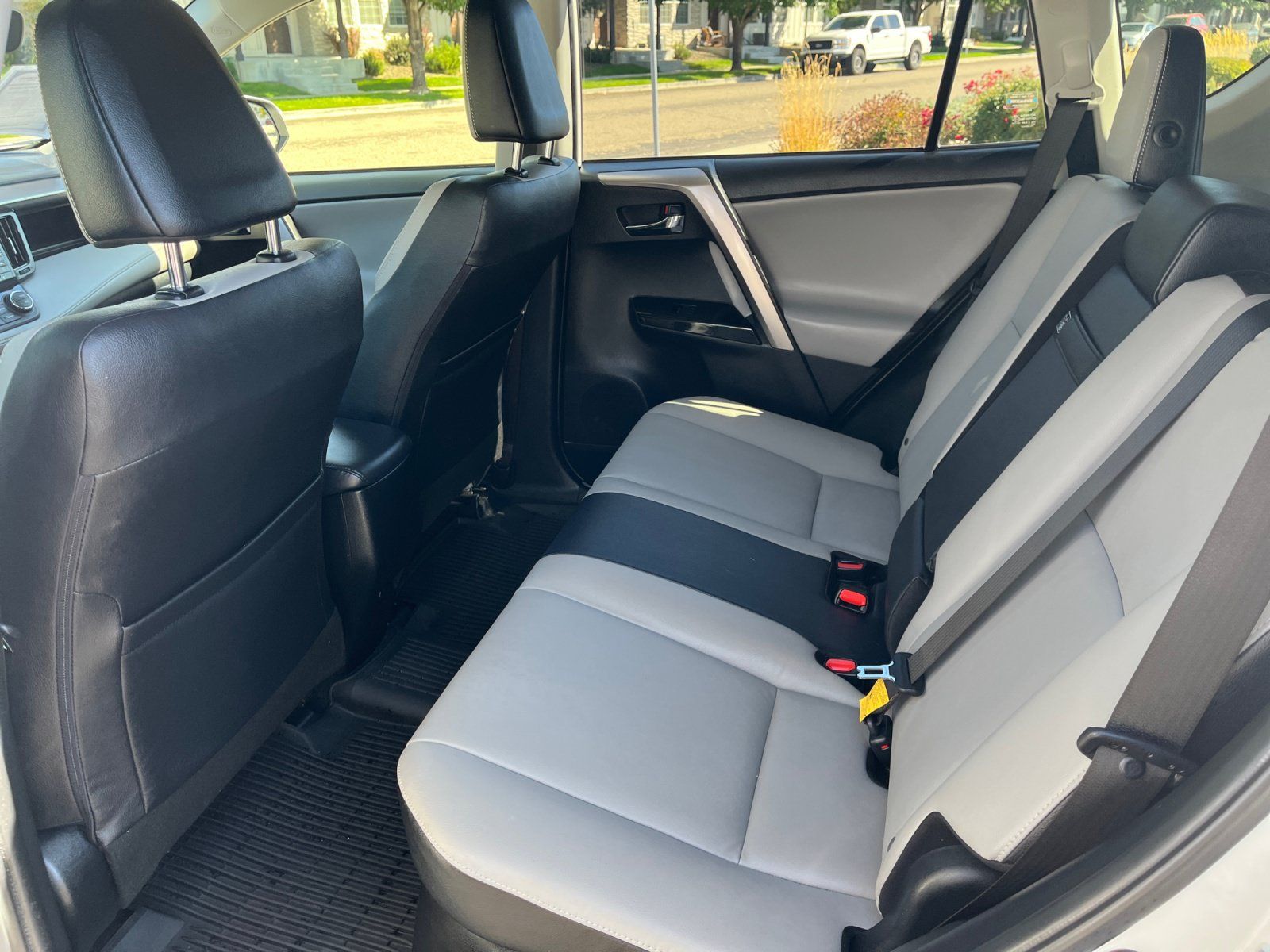 Used 2018 Toyota RAV4 Limited w/ Advanced Technology Package AWD/4WD image 17