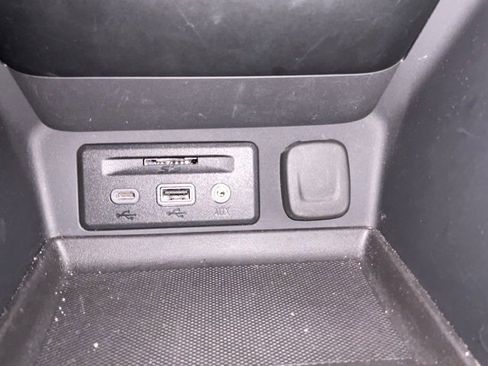 Used 2024 GMC Terrain SLT image 28