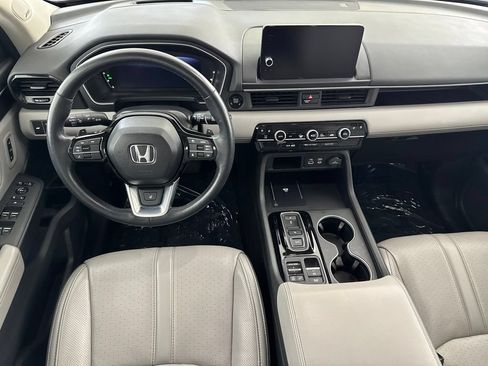 Certified 2025 Honda Pilot Elite image 23