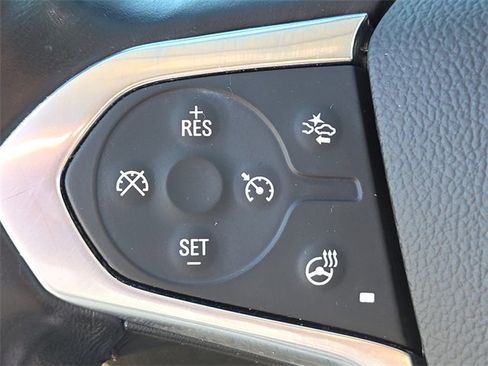 Used 2021 Chevrolet Traverse RS image 28