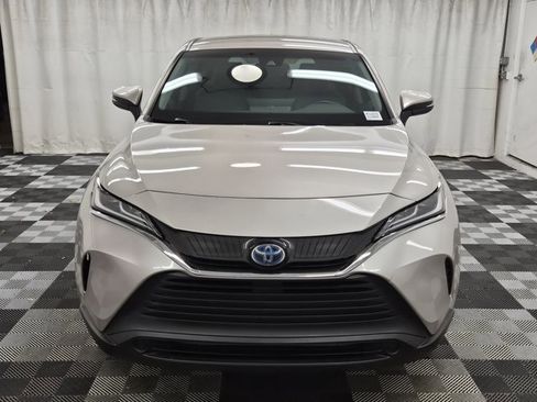 Used 2023 Toyota Venza LE image 2