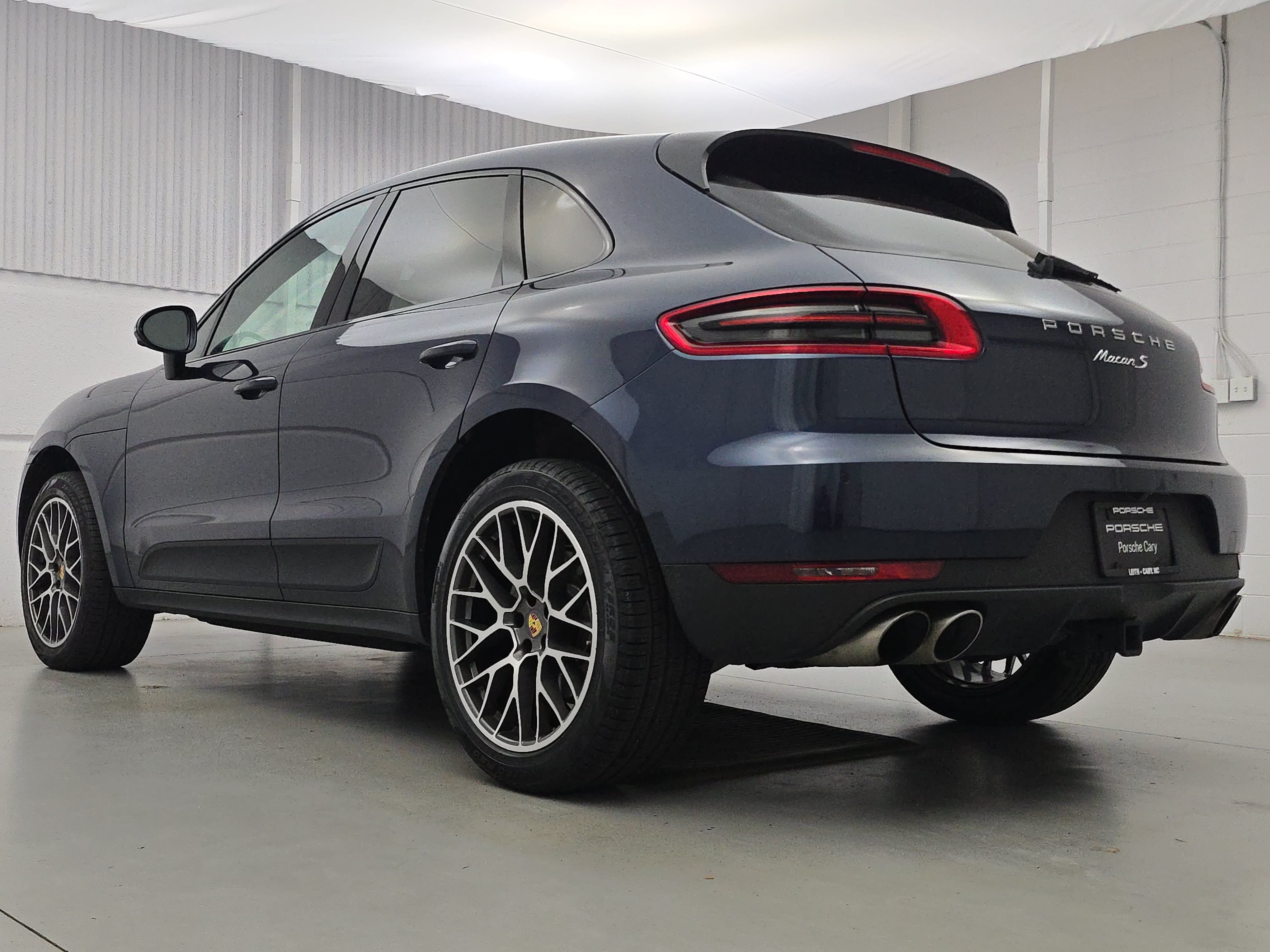 Certified 2016 Porsche Macan S AWD/4WD image 3