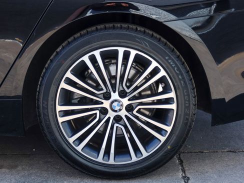 Used 2018 BMW 530i xDrive AWD/4WD image 25