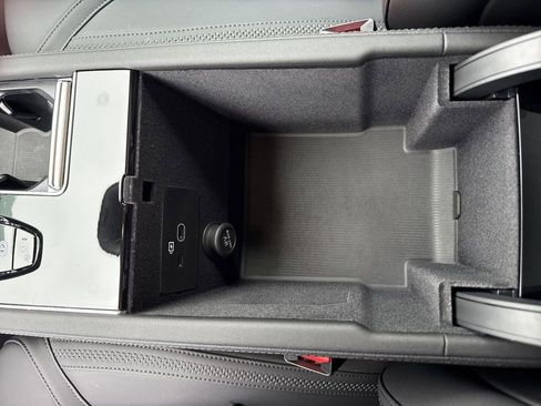 Used 2025 Volvo XC90 B6 Core w/ Climate Package image 29