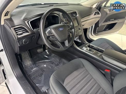 Used 2020 Ford Fusion SE image 11