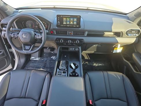 New 2025 Honda Pilot TrailSport image 9