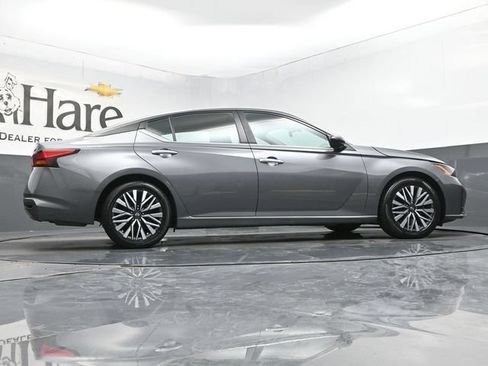 Used 2024 Nissan Altima 2.5 SV FWD image 67