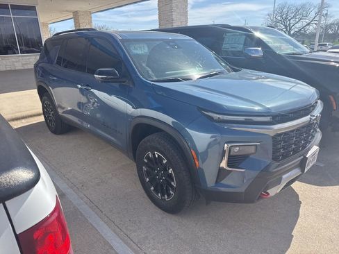 Used 2025 Chevrolet Traverse Z71 w/ Driver Confidence Package image 4