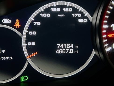 Used 2018 Porsche Panamera 4 w/ Premium Package AWD/4WD image 8