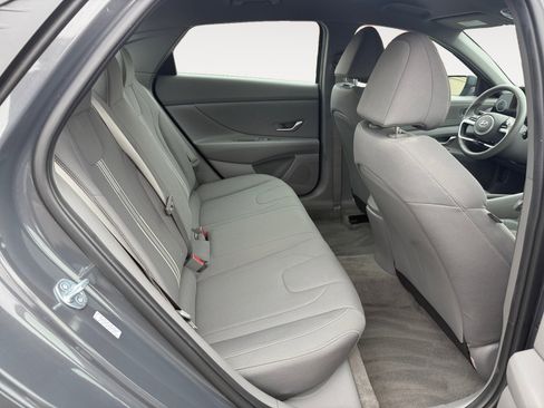 Used 2023 Hyundai Elantra SEL w/ Convenience Package image 18