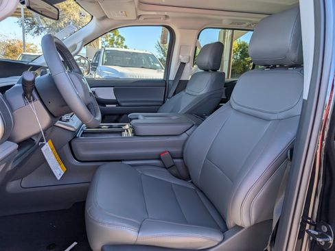 New 2025 Ford Expedition Active image 21