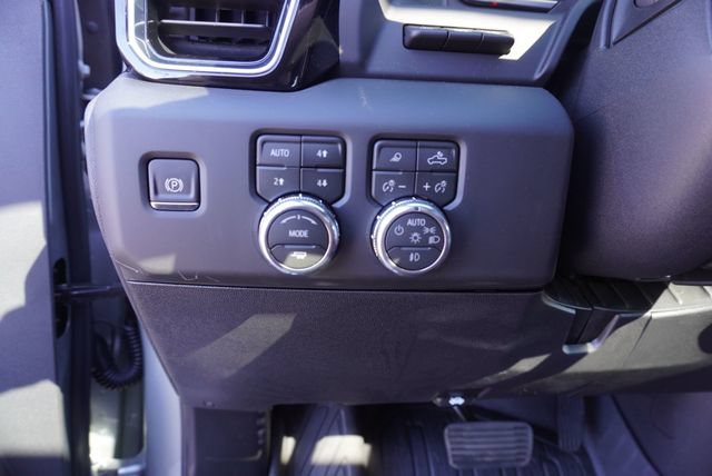 Used 2026 GMC Sierra 3500 Denali Ultimate w/ LPO, Black Badging Package AWD/4WD image 32