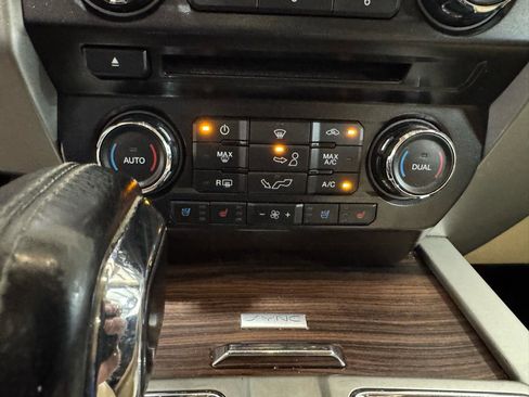 Used 2015 Ford F150 Lariat image 17