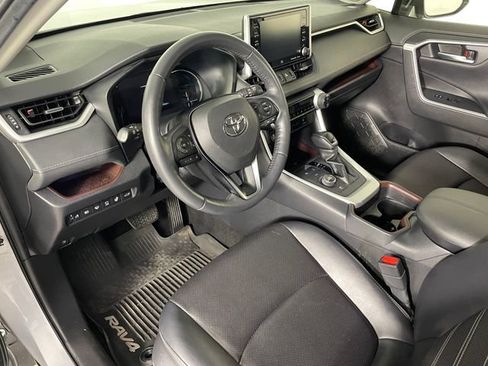 Used 2020 Toyota RAV4 Limited AWD/4WD image 3