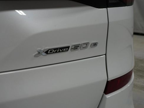 Certified 2025 BMW X5 xDrive50e w/ M Sport Package image 21