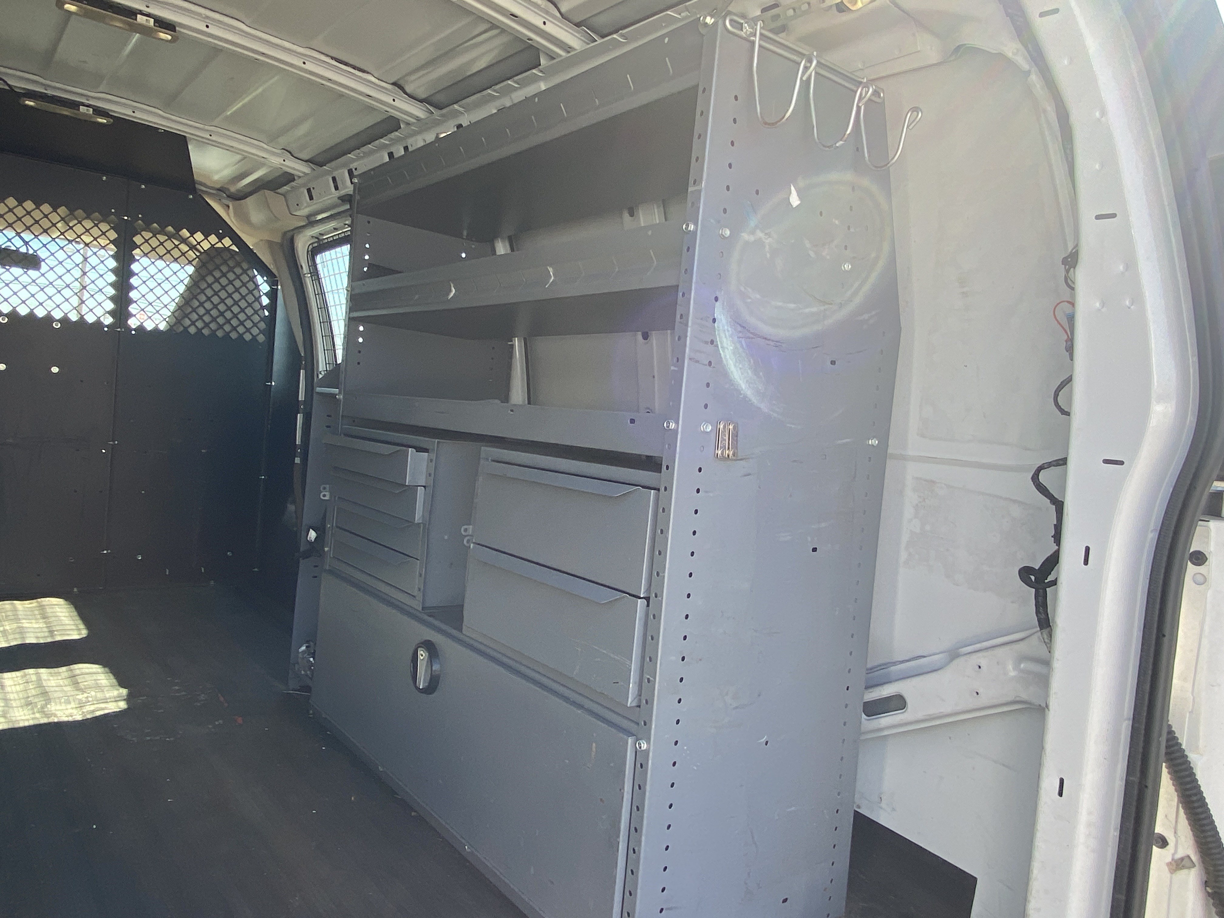 Used 2017 Chevrolet Express 2500 RWD image 18