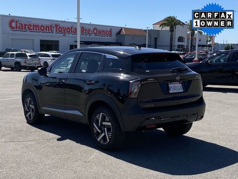 Used 2025 Nissan Kicks SV image 4