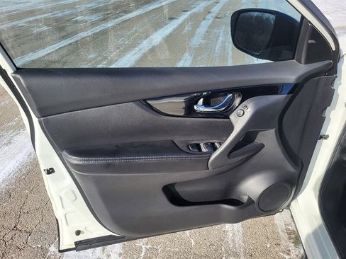 Used 2017 Nissan Rogue Sport SV w/ SV Premium Package FWD image 24