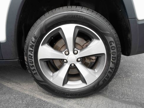 Used 2021 Jeep Cherokee Limited w/ Trailer Tow Group AWD/4WD image 30