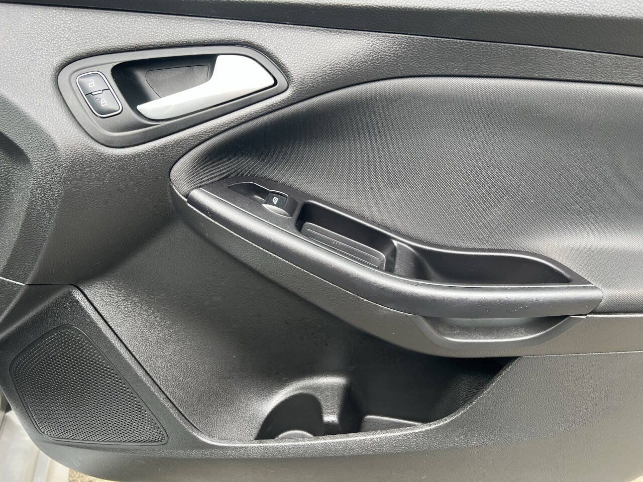 Used 2015 Ford Focus SE w/ SE Sport Package FWD image 26