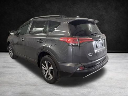Used 2018 Toyota RAV4 XLE image 18