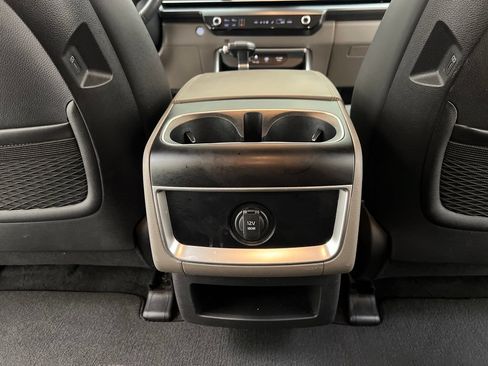 Used 2025 Kia Carnival FWD image 25