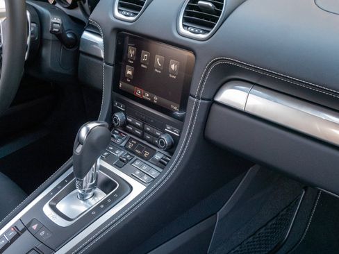 Used 2025 Porsche 718 Cayman image 32