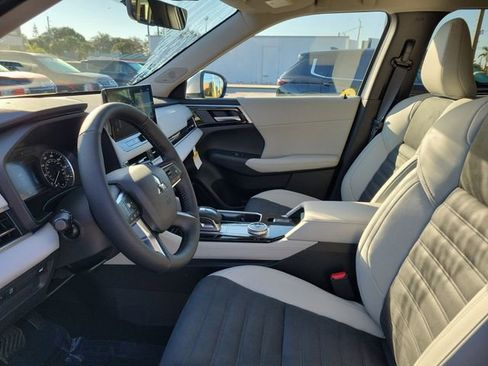 New 2026 Mitsubishi Outlander SE image 19