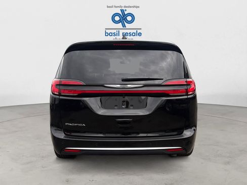 Used 2026 Chrysler Pacifica Select FWD image 4