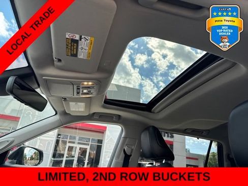 Used 2021 Toyota Highlander Limited FWD image 11