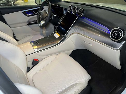 Used 2025 Mercedes-Benz GLC 300 4MATIC image 11